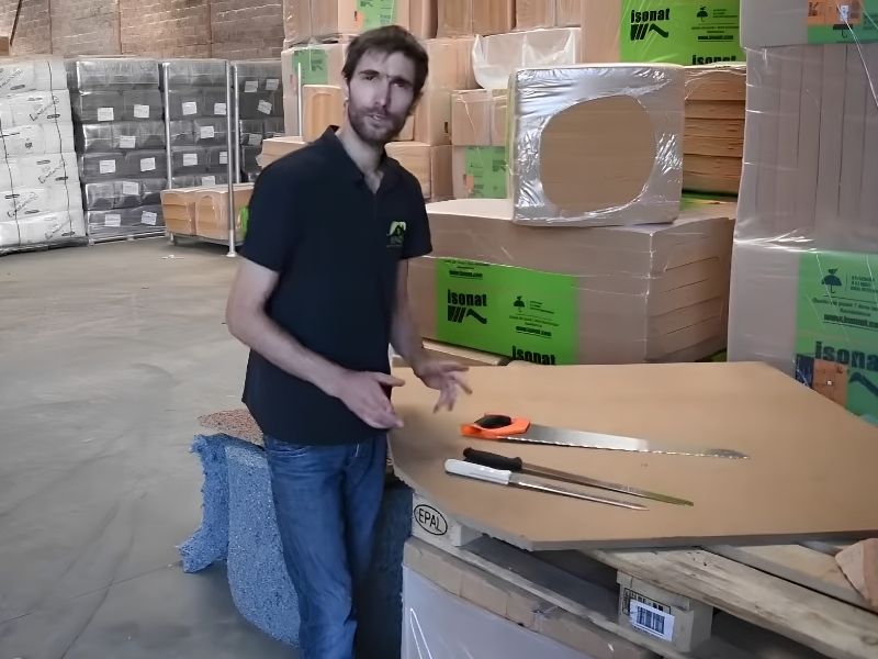 Découpe d'un panneau de fibre de bois rigide